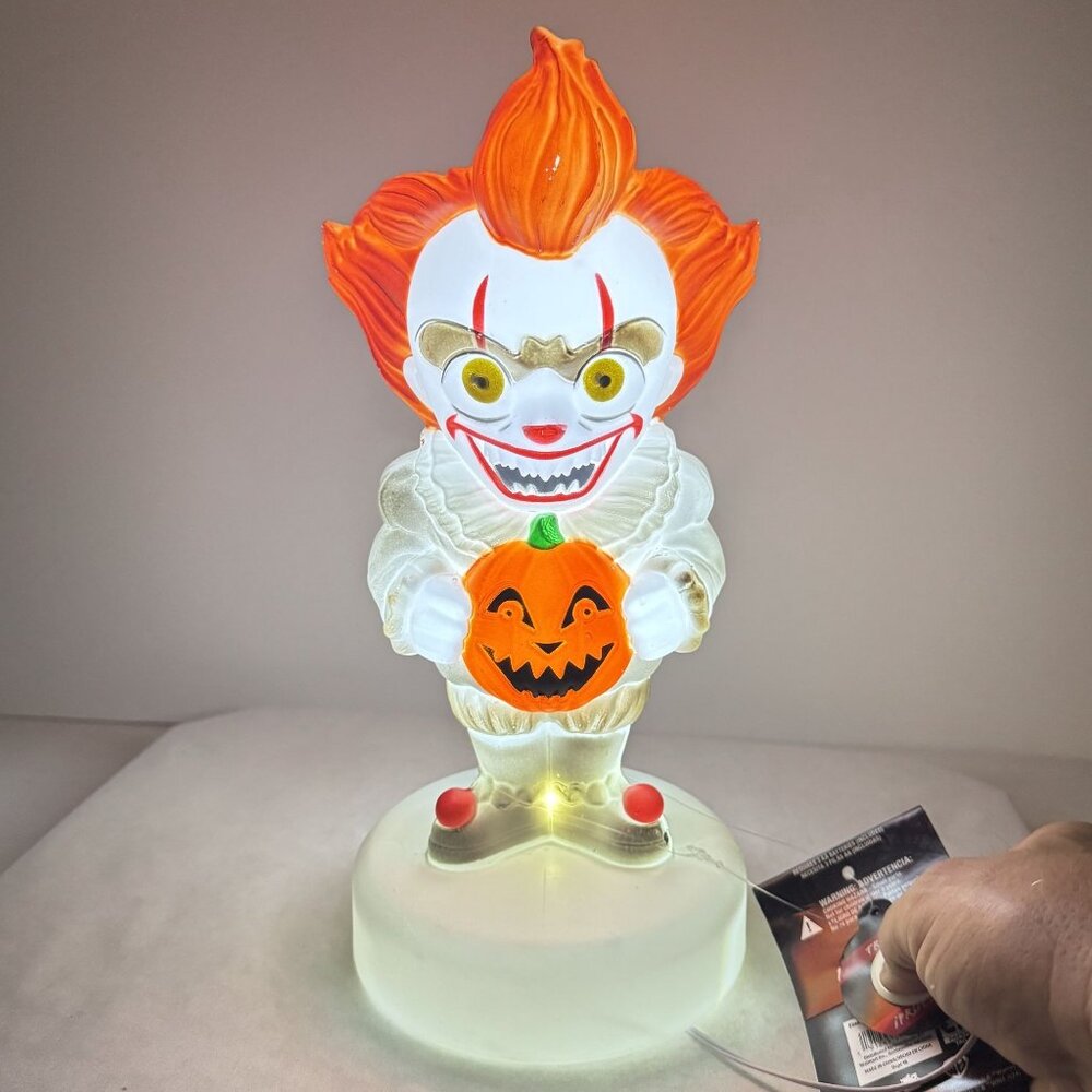 Pennywise Lighted Blow Mold 12" IT Chapter Two Gemmy Clown Battery 2024 NEW - Picture 2 of 13